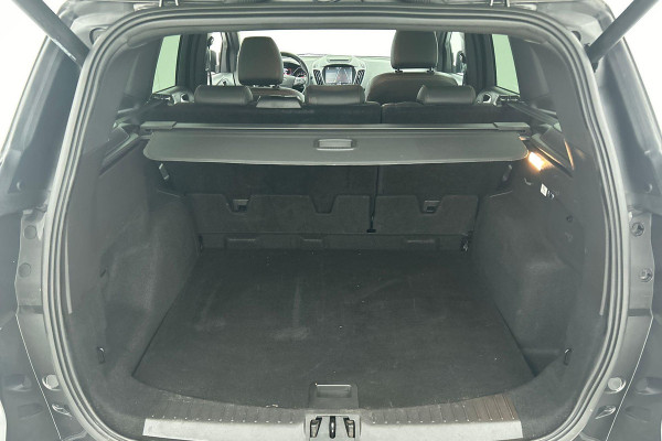 Ford Kuga 1.5 EcoBoost Vignale(Zeer goed OnderH, Trekhaak, Camera, Stoel Verwarming, Navigatie, PDC, Etc)