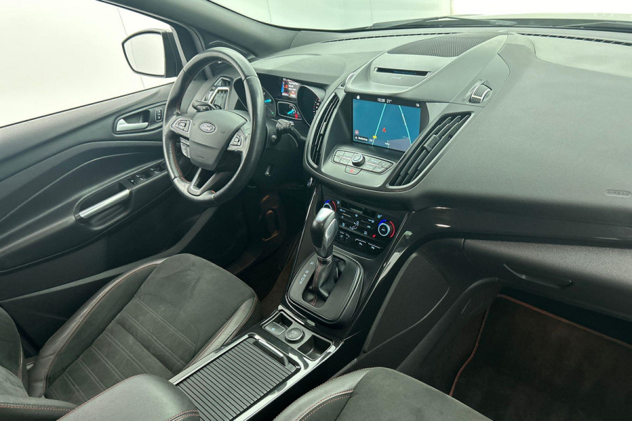 Ford Kuga 1.5 EcoBoost Vignale(Zeer goed OnderH, Trekhaak, Camera, Stoel Verwarming, Navigatie, PDC, Etc)