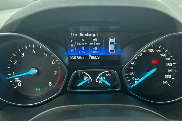 Ford Kuga 1.5 EcoBoost Vignale(Zeer goed OnderH, Trekhaak, Camera, Stoel Verwarming, Navigatie, PDC, Etc)