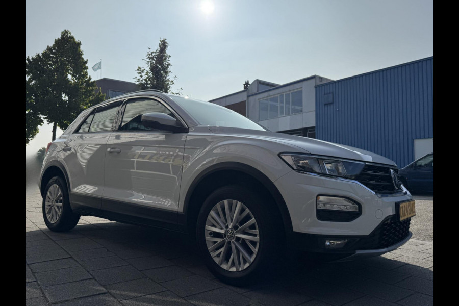 Volkswagen T-Roc 1.0 TSI Style - Navigatie/Apple Carplay I Airco I LED I PDC I Comfort pakket I Sport velgen I Dealer onderhouden
