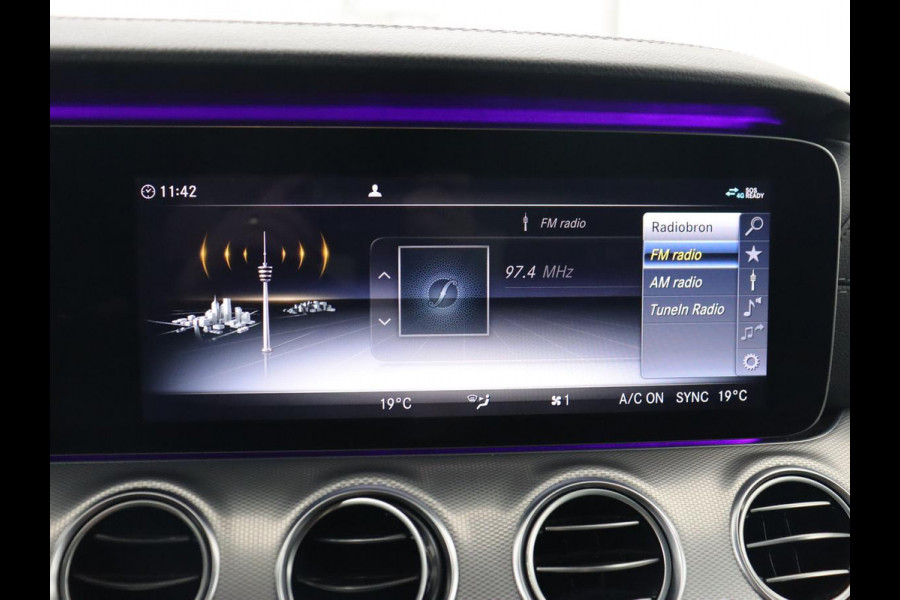Mercedes-Benz E-Klasse 220d Business Solution AMG | Stoelverwarming | Trekhaak | Camera | Carplay | Widescreen | Half leder | Navigatie | Full LED