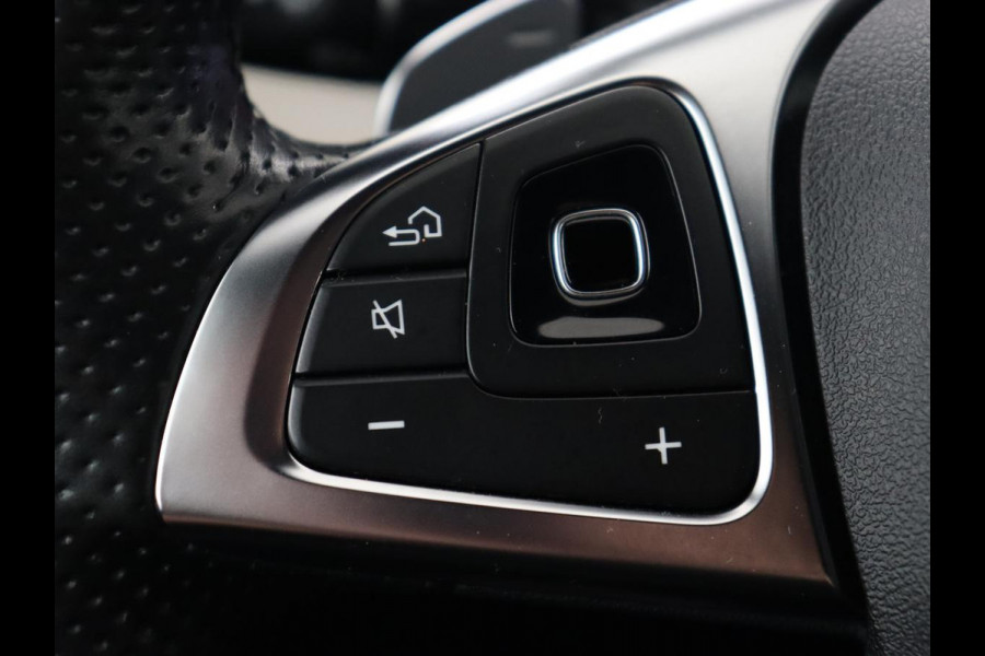 Mercedes-Benz E-Klasse 220d Business Solution AMG | Stoelverwarming | Trekhaak | Camera | Carplay | Widescreen | Half leder | Navigatie | Full LED