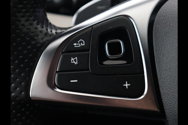 Mercedes-Benz E-Klasse 220d Business Solution AMG | Stoelverwarming | Trekhaak | Camera | Carplay | Widescreen | Half leder | Navigatie | Full LED