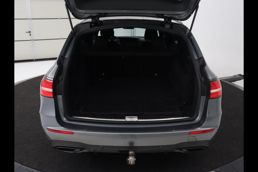 Mercedes-Benz E-Klasse 220d Business Solution AMG | Stoelverwarming | Trekhaak | Camera | Carplay | Widescreen | Half leder | Navigatie | Full LED
