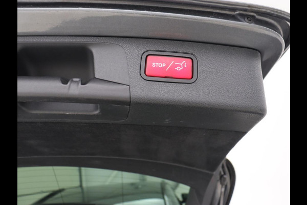 Mercedes-Benz E-Klasse 220d Business Solution AMG | Stoelverwarming | Trekhaak | Camera | Carplay | Widescreen | Half leder | Navigatie | Full LED