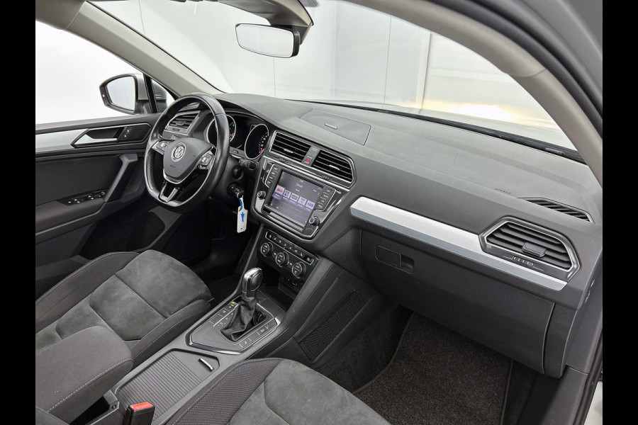Volkswagen Tiguan 1.4 TSI ACT Comfortline | 150PK | PANORAMISCH DAK | 1e eigenaar | NL-Auto | Massage | StoelverW | Lane ass | ETC