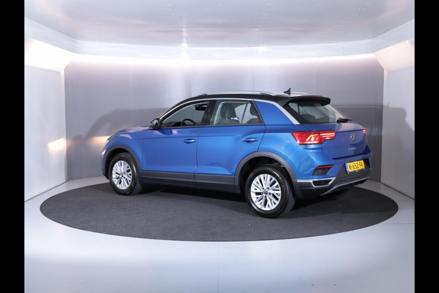 Volkswagen T-Roc 1.0 TSI Style Business 110 pk | Navigatie | Parkeersensoren | Adaptieve cruise control | Apple Carplay/Android Auto |