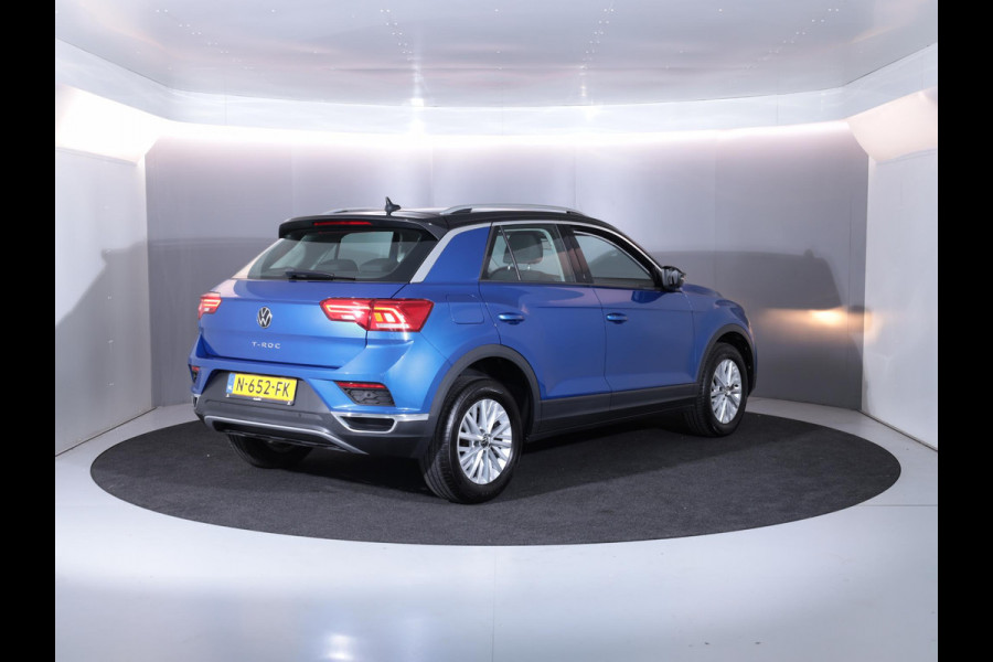 Volkswagen T-Roc 1.0 TSI Style Business 110 pk | Navigatie | Parkeersensoren | Adaptieve cruise control | Apple Carplay/Android Auto |