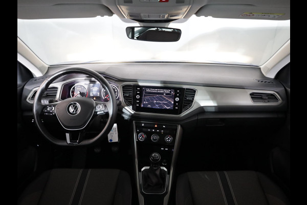 Volkswagen T-Roc 1.0 TSI Style Business 110 pk | Navigatie | Parkeersensoren | Adaptieve cruise control | Apple Carplay/Android Auto |
