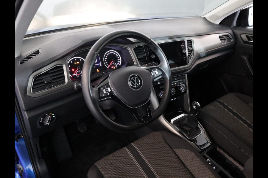 Volkswagen T-Roc 1.0 TSI Style Business 110 pk | Navigatie | Parkeersensoren | Adaptieve cruise control | Apple Carplay/Android Auto |