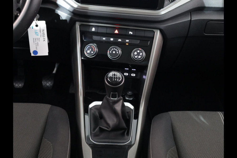 Volkswagen T-Roc 1.0 TSI Style Business 110 pk | Navigatie | Parkeersensoren | Adaptieve cruise control | Apple Carplay/Android Auto |
