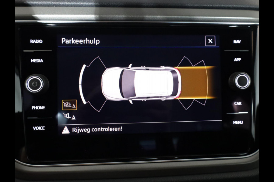 Volkswagen T-Roc 1.0 TSI Style Business 110 pk | Navigatie | Parkeersensoren | Adaptieve cruise control | Apple Carplay/Android Auto |