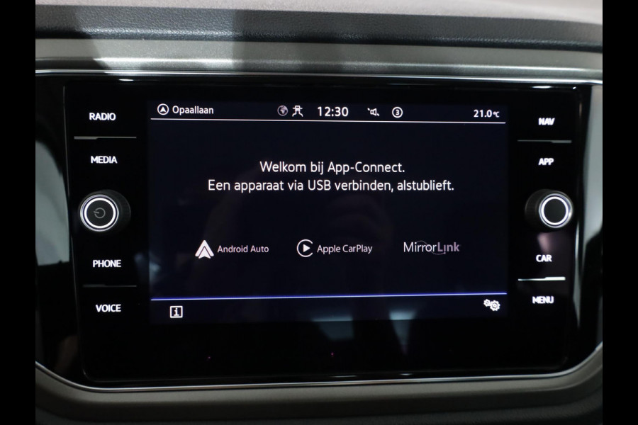 Volkswagen T-Roc 1.0 TSI Style Business 110 pk | Navigatie | Parkeersensoren | Adaptieve cruise control | Apple Carplay/Android Auto |