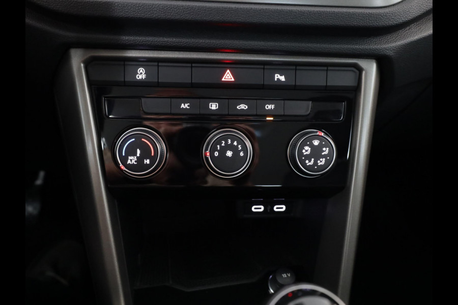 Volkswagen T-Roc 1.0 TSI Style Business 110 pk | Navigatie | Parkeersensoren | Adaptieve cruise control | Apple Carplay/Android Auto |