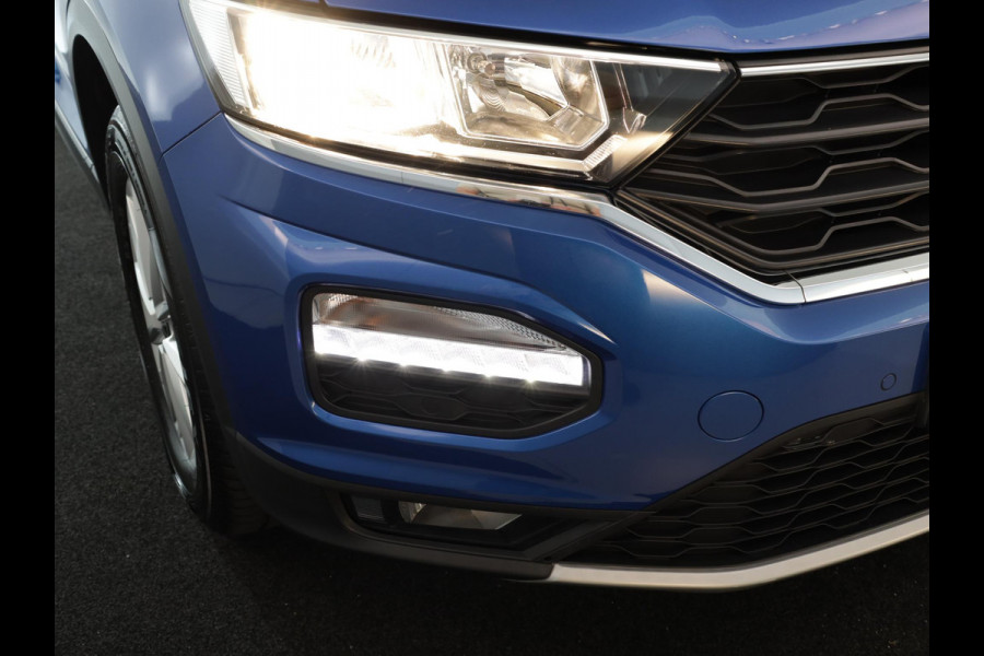 Volkswagen T-Roc 1.0 TSI Style Business 110 pk | Navigatie | Parkeersensoren | Adaptieve cruise control | Apple Carplay/Android Auto |