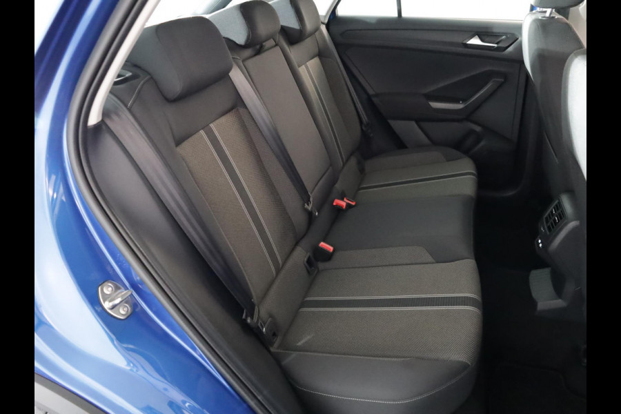 Volkswagen T-Roc 1.0 TSI Style Business 110 pk | Navigatie | Parkeersensoren | Adaptieve cruise control | Apple Carplay/Android Auto |