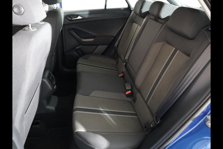 Volkswagen T-Roc 1.0 TSI Style Business 110 pk | Navigatie | Parkeersensoren | Adaptieve cruise control | Apple Carplay/Android Auto |