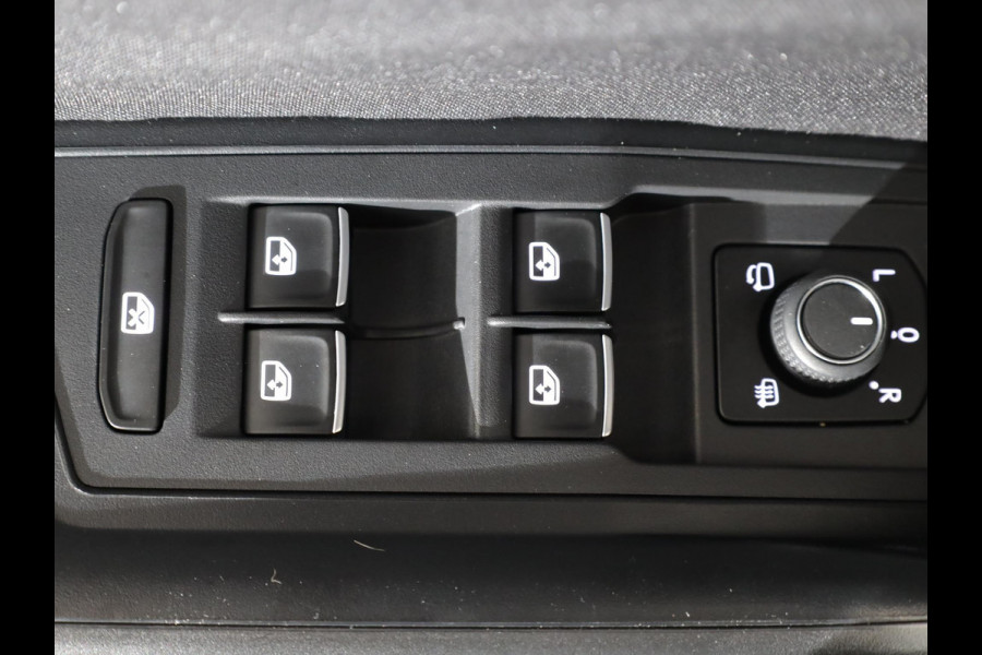 Volkswagen T-Roc 1.0 TSI Style Business 110 pk | Navigatie | Parkeersensoren | Adaptieve cruise control | Apple Carplay/Android Auto |