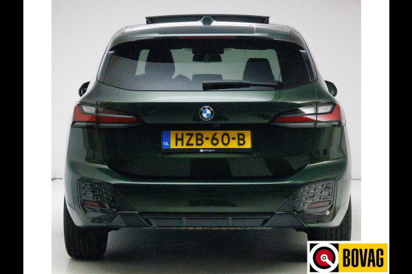 BMW 2 Serie Active Tourer 218i M-sport | Panoramadak | Leer | Harman Kardon | Stoel- en stuurverwarming | HUD | Electrische klep 360 Camera, Assisted driving, Navigatie, Shadowline, Keyless, Helemaal, 19'' Individual. VOL!