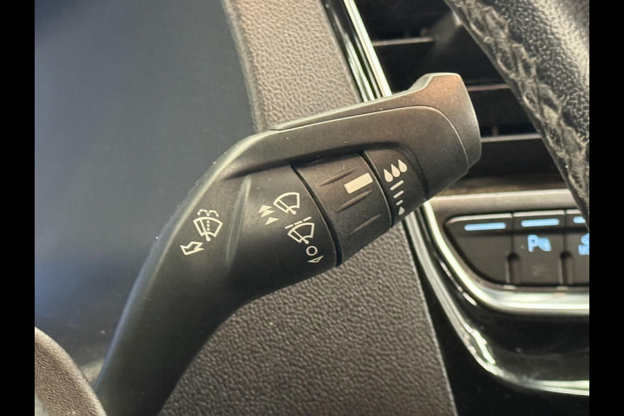 Ford Transit Custom 300 2.0 TDCI 130 pk Automaat Dubbele Cabine LIMITED! L2 | Navigatie | Airco | Bluetooth | 5-Zits | Trekhaak | DAB+