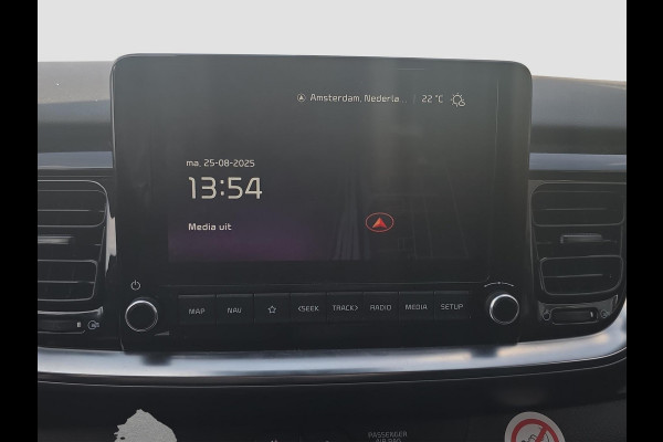 Kia Stonic 1.0 T-GDi MHEV DynamicPlusLine Automaat | Camera | LMV | Cruise | Navi | LED | Stoel- en Stuurverwarming | Privacy Glass | Apple Carplay & Android Auto |