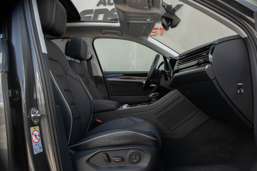 Volkswagen Touareg 3.0 TSI eHybrid 4MOTION / Luchtvering/ Standkachel/ Massagefunctie/ Panoramadak/ Trekhaak/ 280kW (381PK)