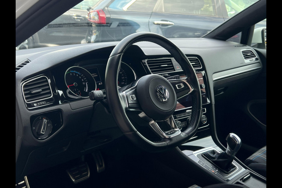 Volkswagen Golf 1.4 TSI PHEV GTE 7.5 STOELVERW | WINTERSET OP ORIGINELE VELGEN | PDC VOOR & ACHTER | APK T/M 27