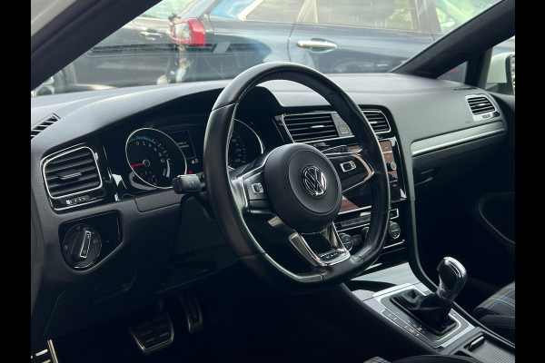 Volkswagen Golf 1.4 TSI PHEV GTE 7.5 STOELVERW | WINTERSET OP ORIGINELE VELGEN | PDC VOOR & ACHTER | APK T/M 27