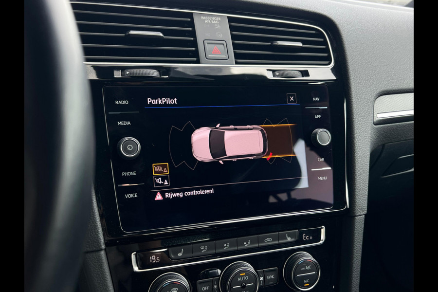 Volkswagen Golf 1.4 TSI PHEV GTE 7.5 STOELVERW | WINTERSET OP ORIGINELE VELGEN | PDC VOOR & ACHTER | APK T/M 27