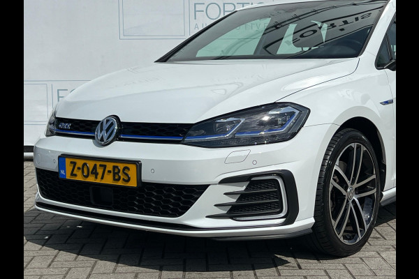 Volkswagen Golf 1.4 TSI PHEV GTE 7.5 STOELVERW | WINTERSET OP ORIGINELE VELGEN | PDC VOOR & ACHTER | APK T/M 27