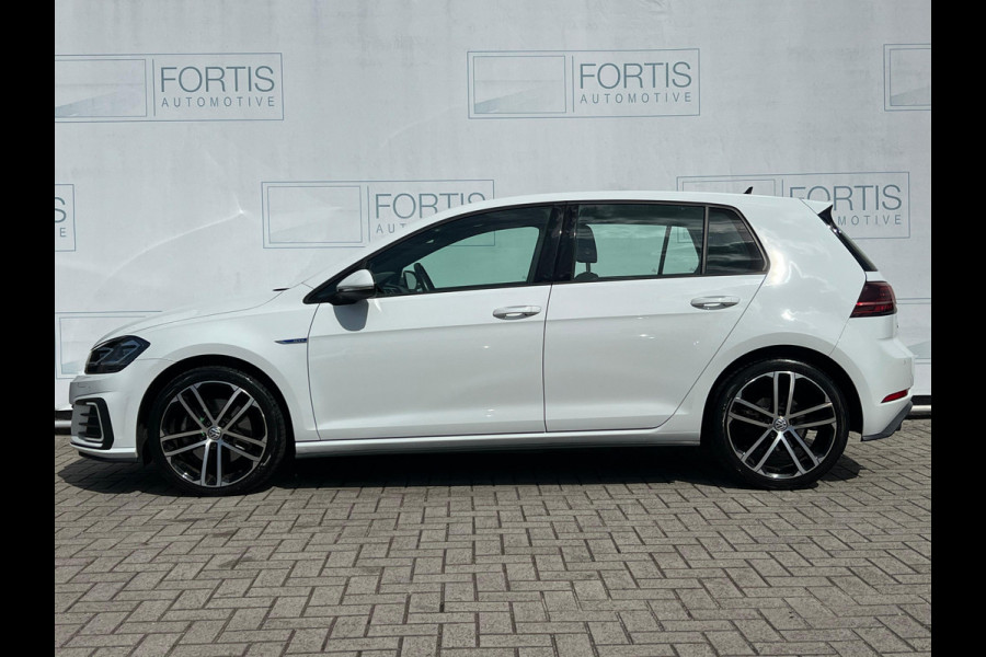 Volkswagen Golf 1.4 TSI PHEV GTE 7.5 STOELVERW | WINTERSET OP ORIGINELE VELGEN | PDC VOOR & ACHTER | APK T/M 27