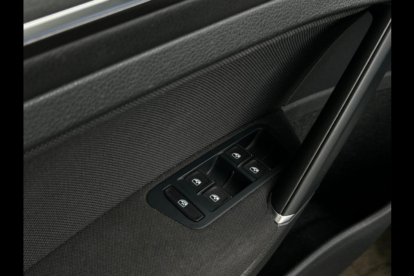 Volkswagen Golf 1.4 TSI PHEV GTE 7.5 STOELVERW | WINTERSET OP ORIGINELE VELGEN | PDC VOOR & ACHTER | APK T/M 27
