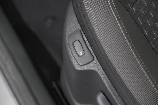 Renault Captur TCe 120 Intens | Camera | Dodehoekdetectie | Navigatie | Stoelverwarming | Parkeersensoren