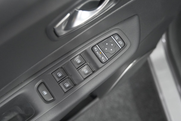 Renault Captur TCe 120 Intens | Camera | Dodehoekdetectie | Navigatie | Stoelverwarming | Parkeersensoren