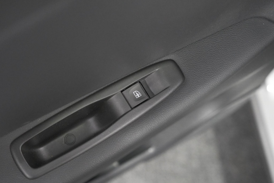 Renault Captur TCe 120 Intens | Camera | Dodehoekdetectie | Navigatie | Stoelverwarming | Parkeersensoren