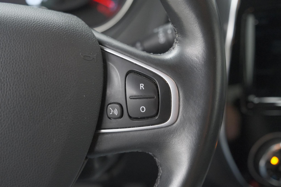 Renault Captur TCe 120 Intens | Camera | Dodehoekdetectie | Navigatie | Stoelverwarming | Parkeersensoren