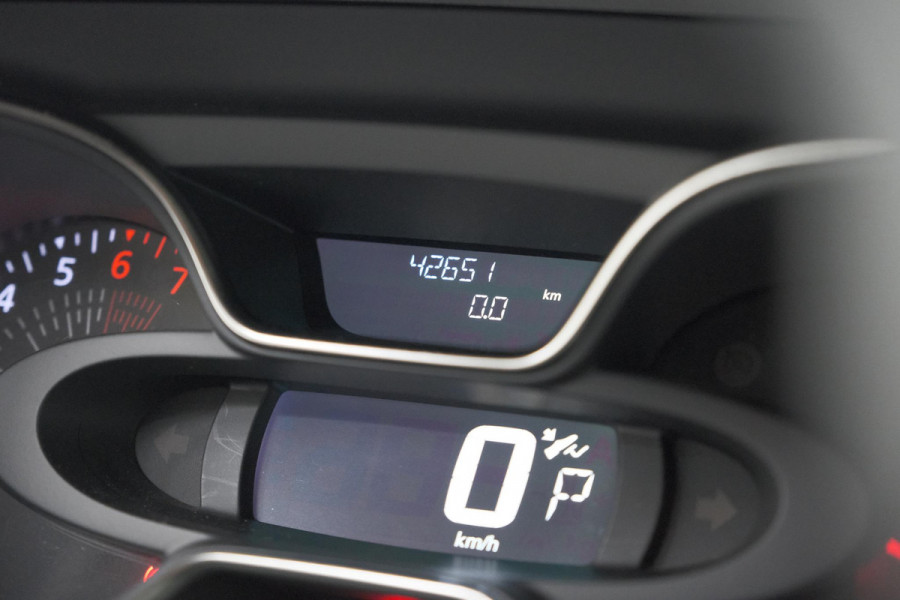 Renault Captur TCe 120 Intens | Camera | Dodehoekdetectie | Navigatie | Stoelverwarming | Parkeersensoren