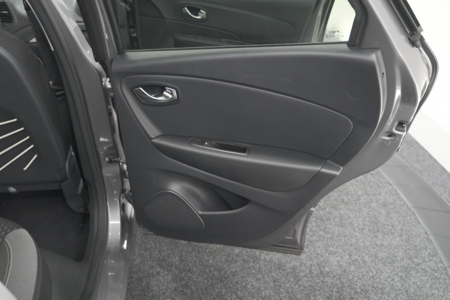 Renault Captur TCe 120 Intens | Camera | Dodehoekdetectie | Navigatie | Stoelverwarming | Parkeersensoren