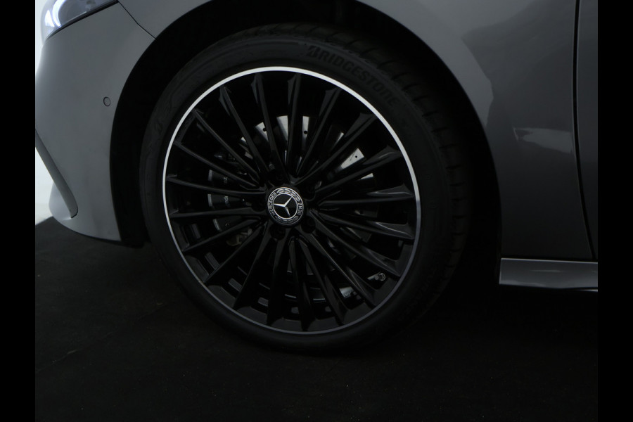 Mercedes-Benz A-Klasse 250 e AMG Line AMG Line Advanced Plus | Night Pakket | 19 Inch AMG velgen | Stoel en Stuurverwarming. Inclusief 24 maanden MB Certified garantie voor Europa.