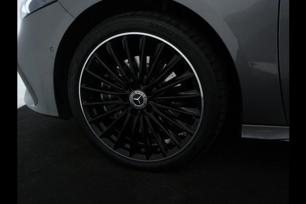 Mercedes-Benz A-Klasse 250 e AMG Line AMG Line Advanced Plus | Night Pakket | 19 Inch AMG velgen | Stoel en Stuurverwarming. Inclusief 24 maanden MB Certified garantie voor Europa.
