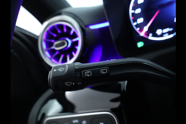 Mercedes-Benz A-Klasse 250 e AMG Line AMG Line Advanced Plus | Night Pakket | 19 Inch AMG velgen | Stoel en Stuurverwarming. Inclusief 24 maanden MB Certified garantie voor Europa.