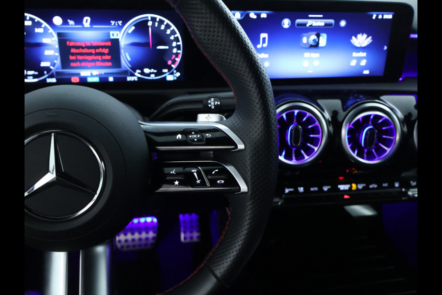 Mercedes-Benz A-Klasse 250 e AMG Line AMG Line Advanced Plus | Night Pakket | 19 Inch AMG velgen | Stoel en Stuurverwarming. Inclusief 24 maanden MB Certified garantie voor Europa.