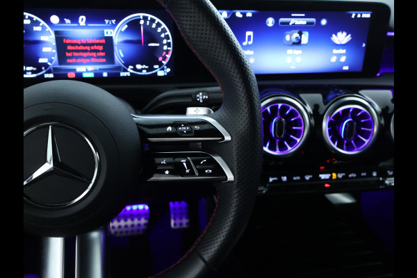 Mercedes-Benz A-Klasse 250 e AMG Line AMG Line Advanced Plus | Night Pakket | 19 Inch AMG velgen | Stoel en Stuurverwarming. Inclusief 24 maanden MB Certified garantie voor Europa.
