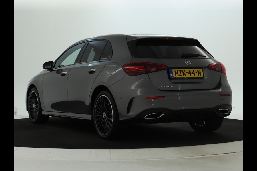 Mercedes-Benz A-Klasse 250 e AMG Line AMG Line Advanced Plus | Night Pakket | 19 Inch AMG velgen | Stoel en Stuurverwarming. Inclusief 24 maanden MB Certified garantie voor Europa.