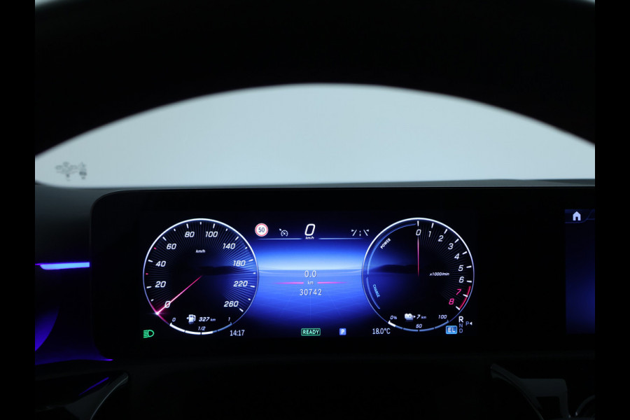 Mercedes-Benz A-Klasse 250 e AMG Line AMG Line Advanced Plus | Night Pakket | 19 Inch AMG velgen | Stoel en Stuurverwarming. Inclusief 24 maanden MB Certified garantie voor Europa.