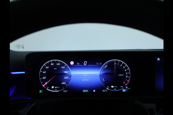 Mercedes-Benz A-Klasse 250 e AMG Line AMG Line Advanced Plus | Night Pakket | 19 Inch AMG velgen | Stoel en Stuurverwarming. Inclusief 24 maanden MB Certified garantie voor Europa.