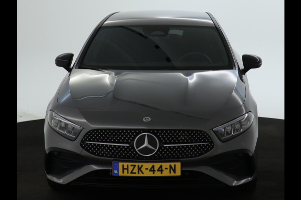 Mercedes-Benz A-Klasse 250 e AMG Line AMG Line Advanced Plus | Night Pakket | 19 Inch AMG velgen | Stoel en Stuurverwarming. Inclusief 24 maanden MB Certified garantie voor Europa.