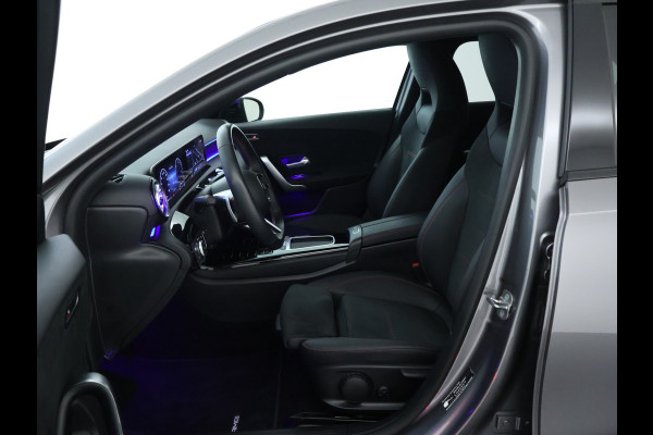 Mercedes-Benz A-Klasse 250 e AMG Line AMG Line Advanced Plus | Night Pakket | 19 Inch AMG velgen | Stoel en Stuurverwarming. Inclusief 24 maanden MB Certified garantie voor Europa.
