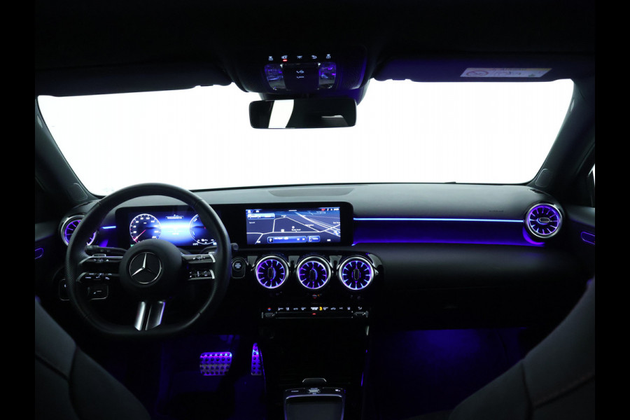 Mercedes-Benz A-Klasse 250 e AMG Line AMG Line Advanced Plus | Night Pakket | 19 Inch AMG velgen | Stoel en Stuurverwarming. Inclusief 24 maanden MB Certified garantie voor Europa.