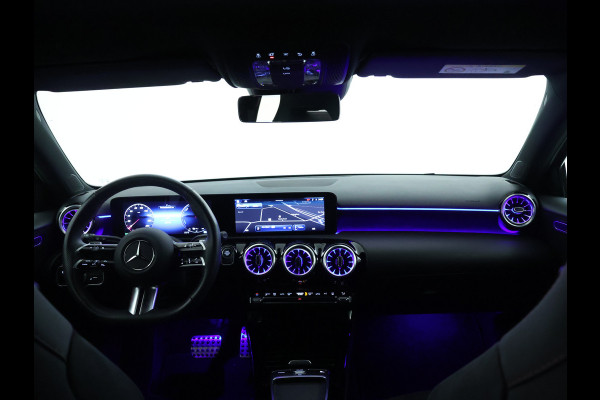 Mercedes-Benz A-Klasse 250 e AMG Line AMG Line Advanced Plus | Night Pakket | 19 Inch AMG velgen | Stoel en Stuurverwarming. Inclusief 24 maanden MB Certified garantie voor Europa.